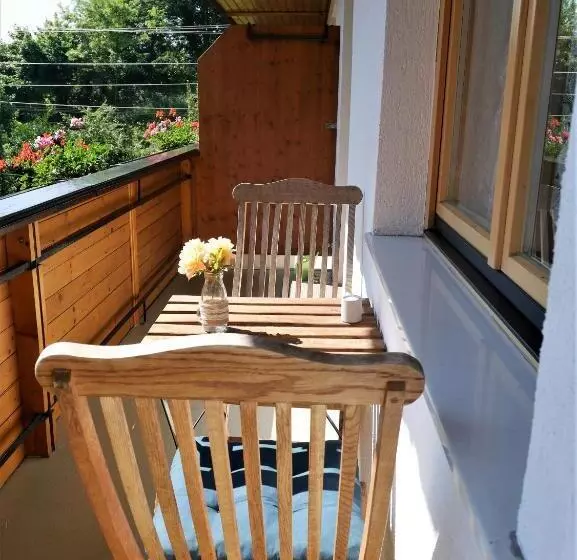 Comfort Kolmen Hengen Huone, Pension Kitty