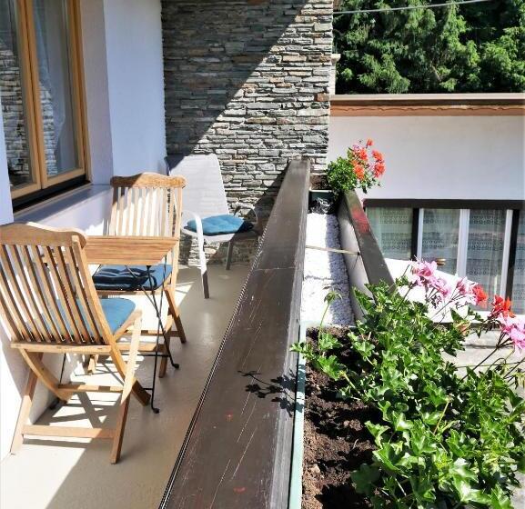 اتاق راحتی سه تخته, Pension Kitty