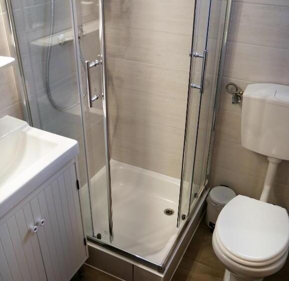 اتاق استاندارد با بالکن و چشمانداز باغ, Pension Kitty