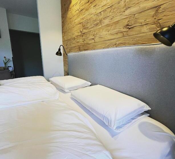 اتاق استاندارد با بالکن و چشمانداز باغ, Pension Kitty