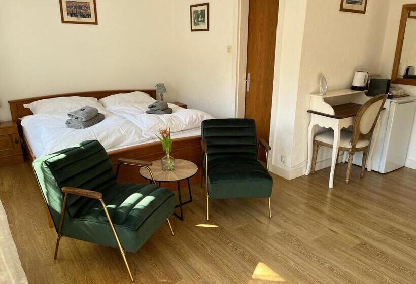 Comfort room with garden view, Pension Kitty