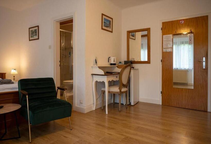 Comfort room with garden view, Pension Kitty