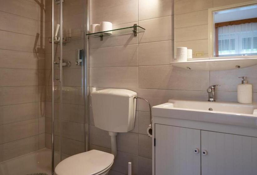 Comfort room with garden view, Pension Kitty