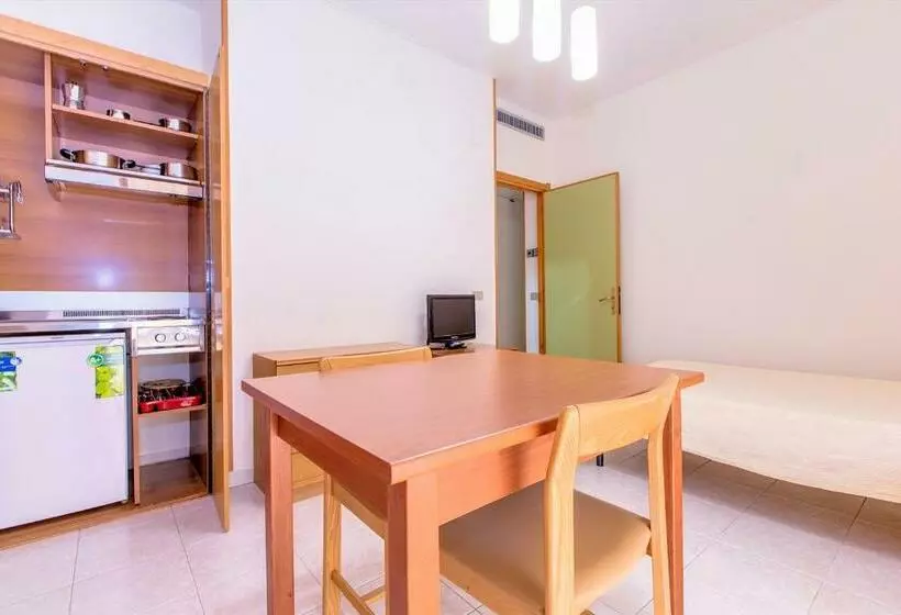 استودیوی استاندارد, Residence Ulivi E Palme