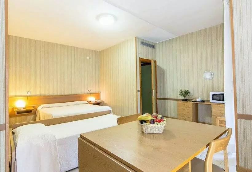 استودیوی استاندارد, Residence Ulivi E Palme