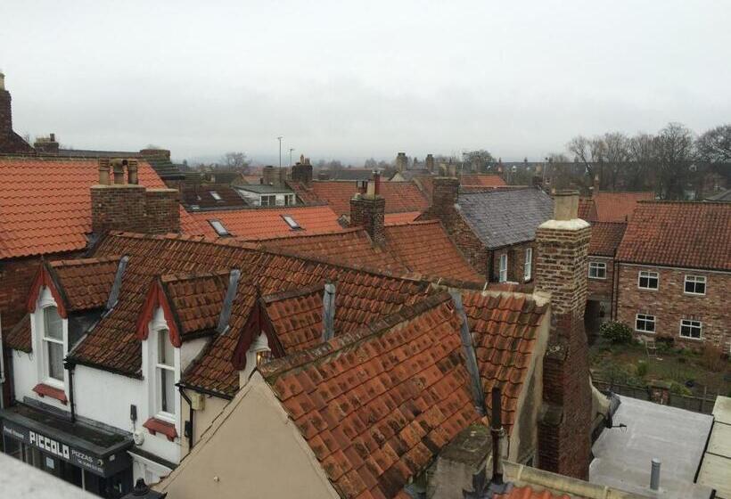 Номер Стандарт, The Three Tuns Hotel Wetherspoon
