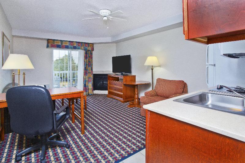 Люкс Кровать Кинг, Holiday Inn Express Hotel & Suites Petoskey, An Ihg