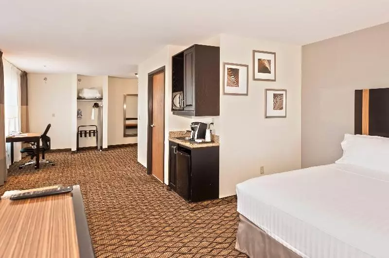Sviitti Liikuntarajoitteisille, Holiday Inn Express Hotel & Suites Chanhassen By Ihg
