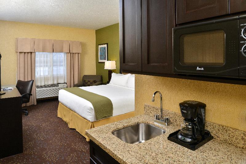 غرفة قياسية سرير كينج لذوى الإحتياجات الخاصة, Holiday Inn Express Hotel & Suites Charlotte, An Ihg