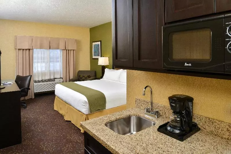 身障者適用キングサイズベッドルーム, Holiday Inn Express Hotel & Suites Charlotte, An Ihg