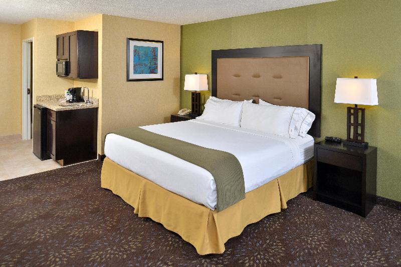 غرفة قياسية لذوى الاحتياجات الخاصة, Holiday Inn Express Hotel & Suites Charlotte, An Ihg