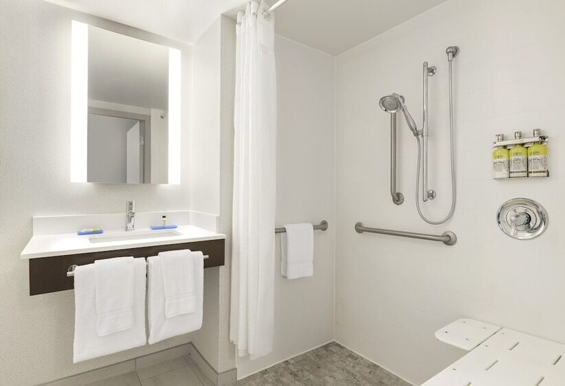 身障者適用スイートルーム, Holiday Inn Express Hotel & Suites Fort Myers East   The Forum, An Ihg