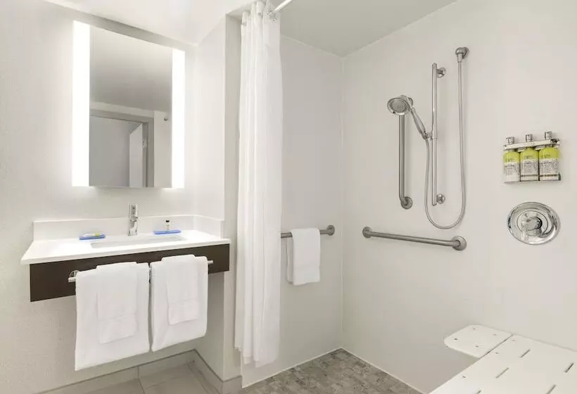 身障者適用スイートルーム, Holiday Inn Express Hotel & Suites Fort Myers East   The Forum, An Ihg