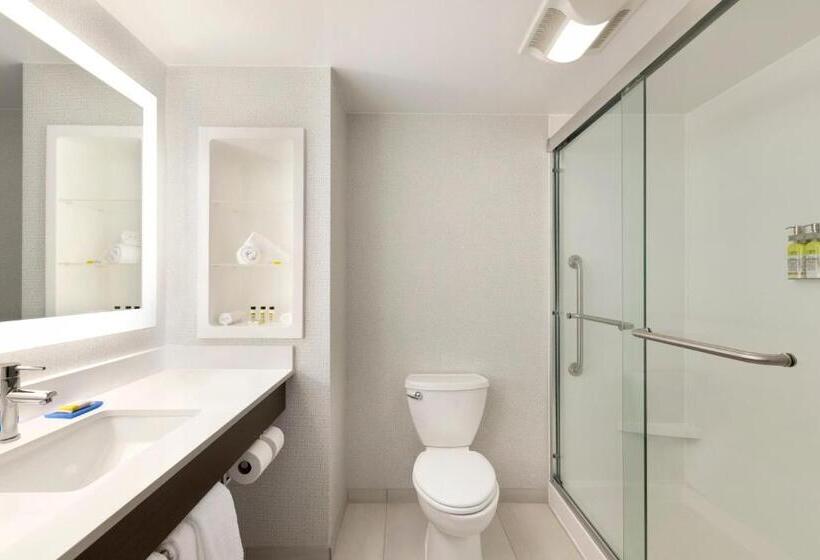 חדר סטנדרט מותאם לאדם עם מוגבלויות, Holiday Inn Express Hotel & Suites Fort Myers East   The Forum, An Ihg