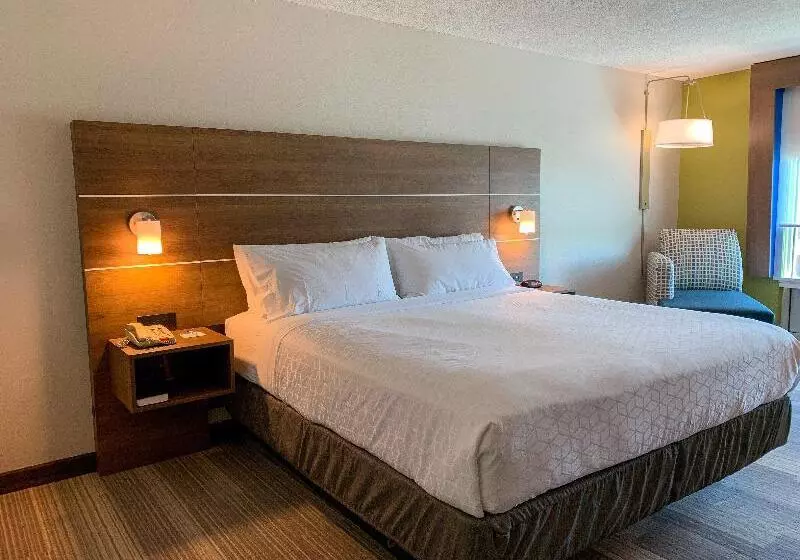 اتاق استاندارد با تخت بزرگ, Holiday Inn Express & Suites Lexington Downtown Area Keeneland, An Ihg