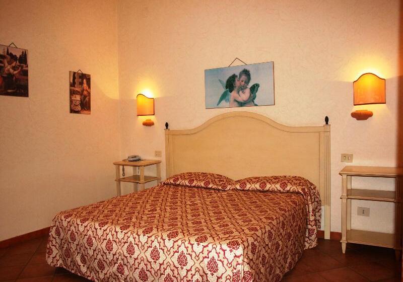 חדר סטנדרט עם מיטת קינג, Holiday Inn Express & Suites Lexington Downtown Area Keeneland, An Ihg