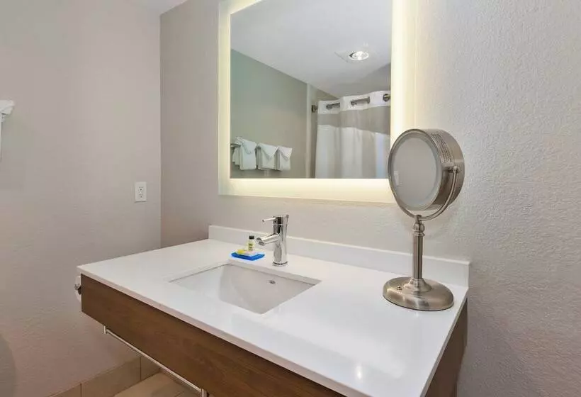２ダブルベッドのスタンダードルーム, Holiday Inn Express Hotel & Suites Petoskey, An Ihg