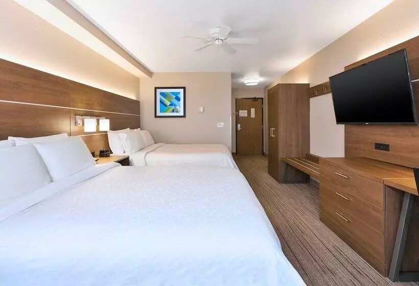 ２ダブルベッドのスタンダードルーム, Holiday Inn Express Hotel & Suites Petoskey, An Ihg