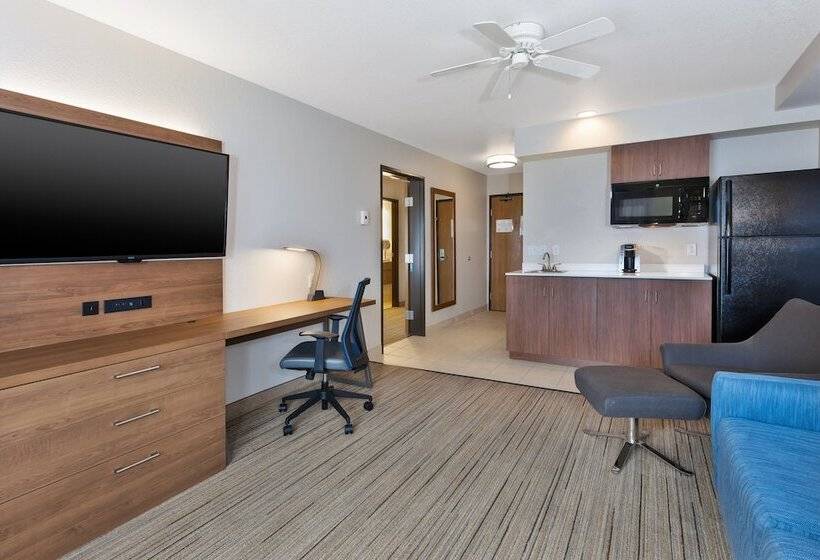 جناح, Holiday Inn Express Hotel & Suites Petoskey, An Ihg