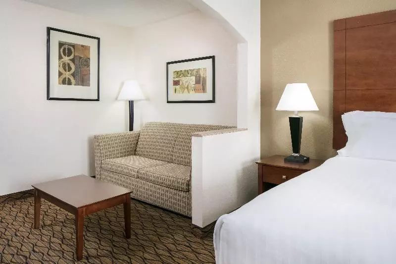 キングサイズベッドのエクゼクティブルーム, Holiday Inn Express & Suites Clinton, An Ihg