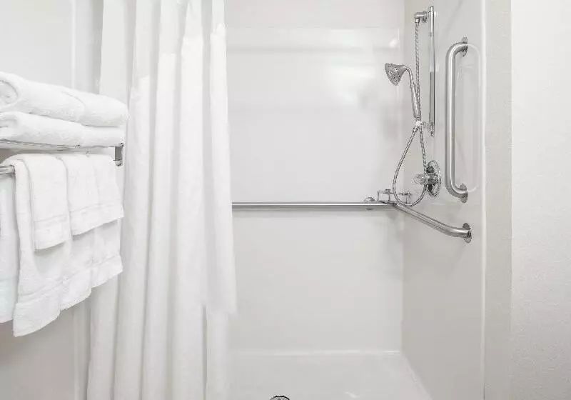 キングサイズベッドのエクゼクティブルーム, Holiday Inn Express & Suites Clinton, An Ihg