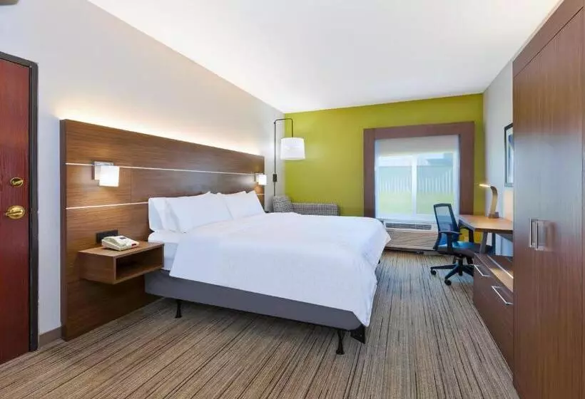 キングサイズベッドのスタンダードルーム, Holiday Inn Express And Suites Three Rivers, An Ihg