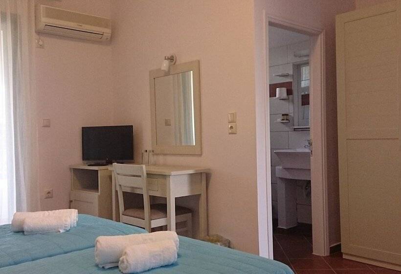 Quarto Triplo Estandar, Skiros Palace