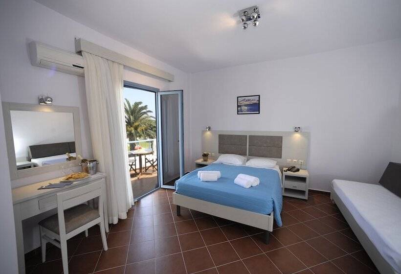 اتاق استاندارد سه نفره, Skiros Palace