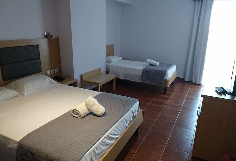 اتاق خانوادگی, Skiros Palace