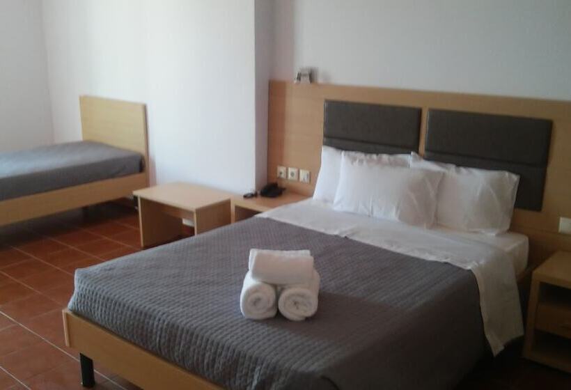 اتاق خانوادگی, Skiros Palace