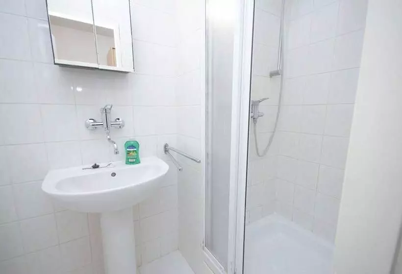 اتاق استاندارد یک نفره, Sport Hotel Gejzirpark