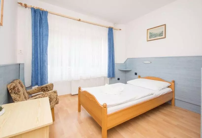 اتاق استاندارد یک نفره, Sport Hotel Gejzirpark