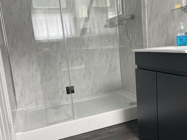 غرفة قياسية, The Fountain Inn & Riverside Restaurant