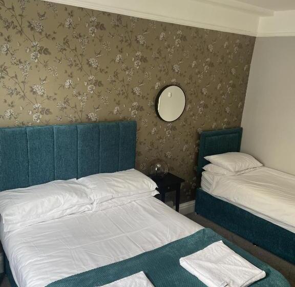 חדר סטנדרט לשלושה, The Fountain Inn & Riverside Restaurant