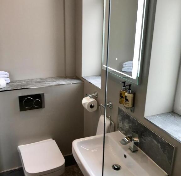 デラックスルーム, The Raven