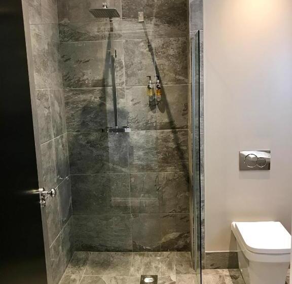 デラックスルーム, The Raven