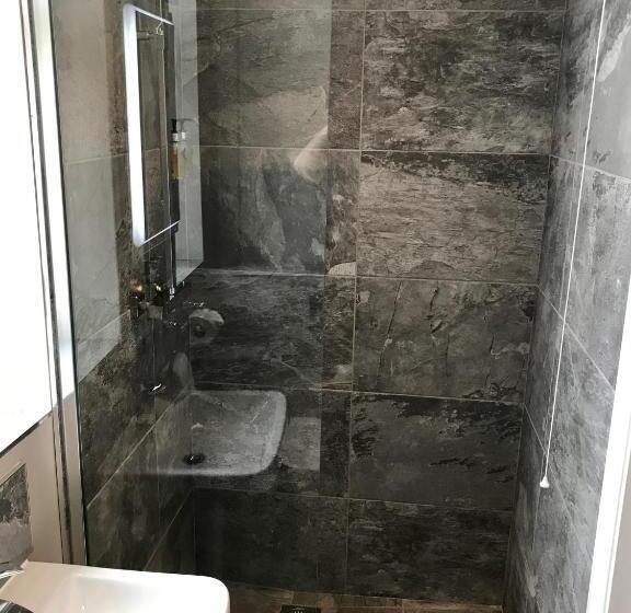 デラックスルーム, The Raven