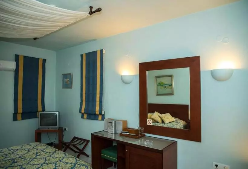 プールビュースタンダードルーム, Maritsas Hotel & Suites
