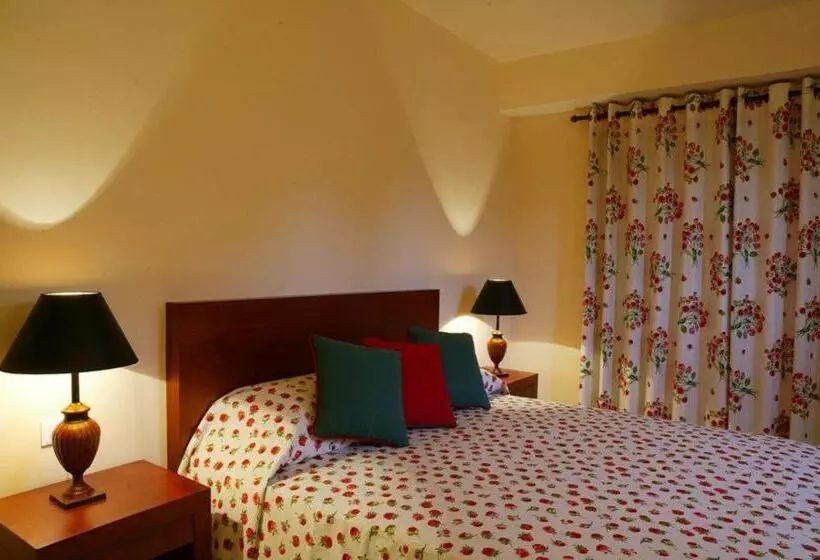 プールビュースタンダードルーム, Maritsas Hotel & Suites