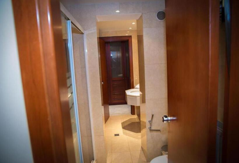 غرفة عائلية مطلّة علي حمام السباحة, Maritsas Hotel & Suites