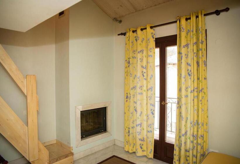 منزل صغير قياسى غرفة نوم واحدة, Maritsas Hotel & Suites