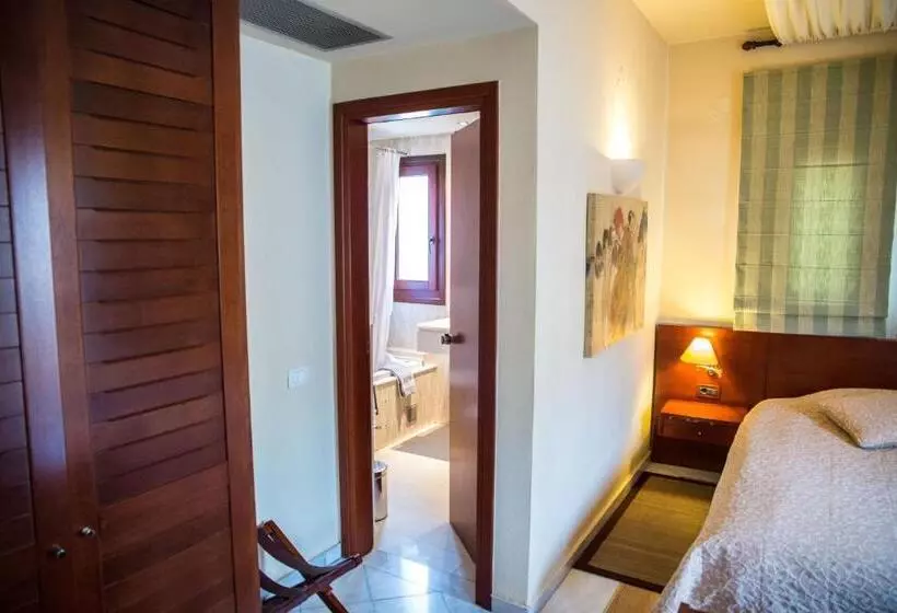 バスタブ付きスーペリアールーム, Maritsas Hotel & Suites