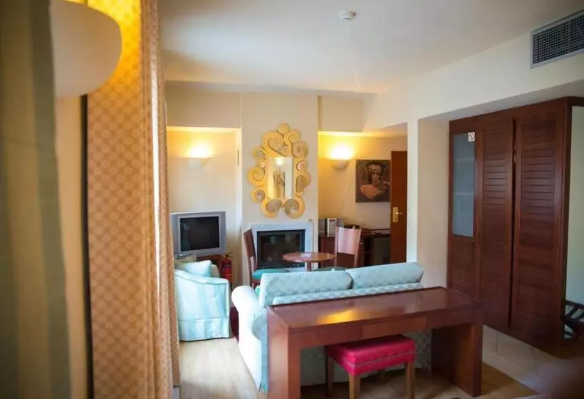 バスタブ付きスーペリアールーム, Maritsas Hotel & Suites