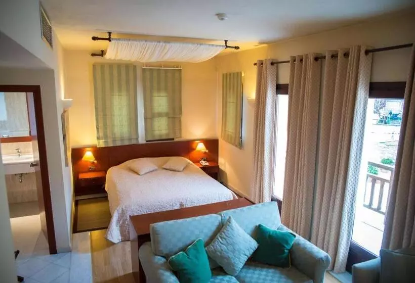 バスタブ付きスーペリアールーム, Maritsas Hotel & Suites