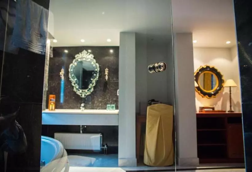 プールビュースイート, Maritsas Hotel & Suites