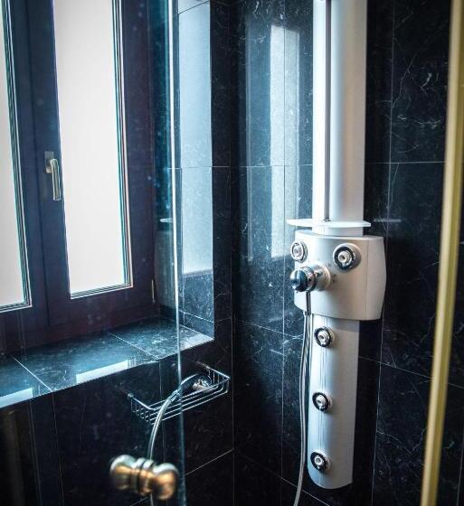 جناح مطلّ علي حمام السباحة, Maritsas Hotel & Suites