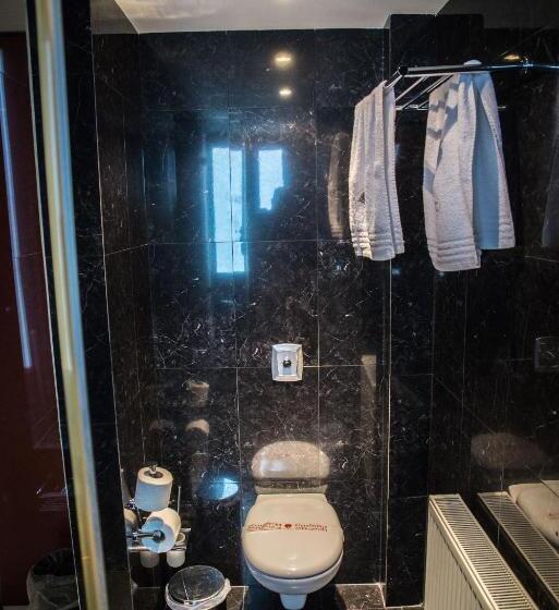 جناح مطلّ علي حمام السباحة, Maritsas Hotel & Suites