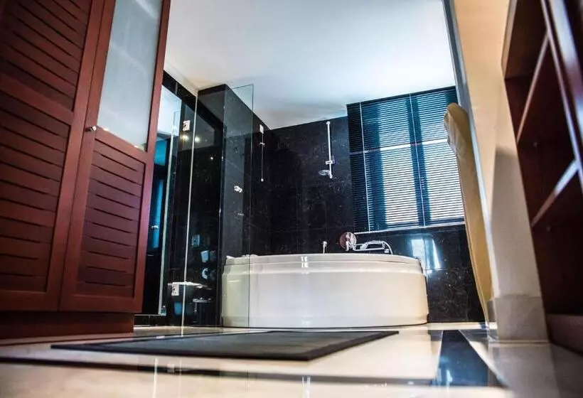 プールビュースイート, Maritsas Hotel & Suites
