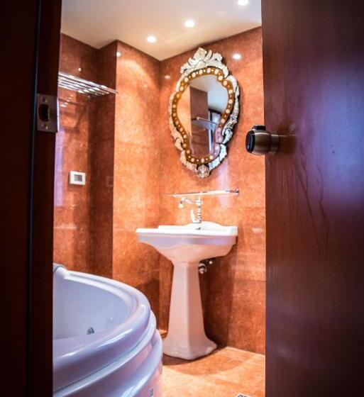 جناح جونيور, Maritsas Hotel & Suites