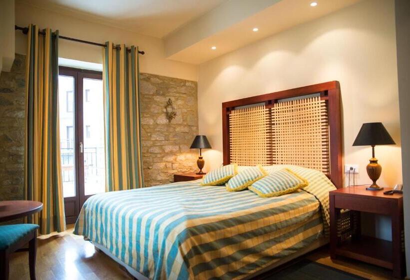 سوییت جونیور, Maritsas Hotel & Suites